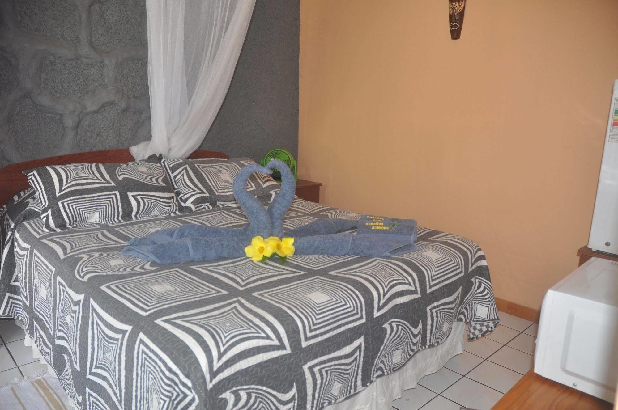 Cabanas Anakena Hotel Hanga Roa Exterior photo